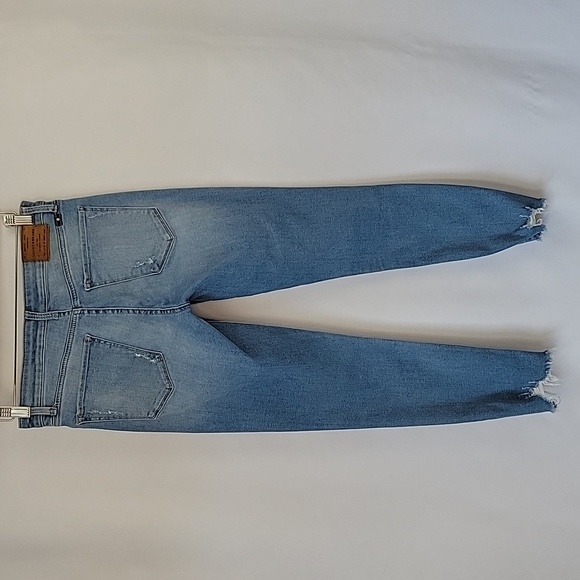 Lucky Brand Distressed Ava Crop Light Wash Size 6/28 - Picture 2 of 14